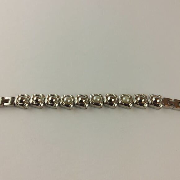 (3/$20) silvertone beaded and faux Pearl bracelets - Picture 10 of 10